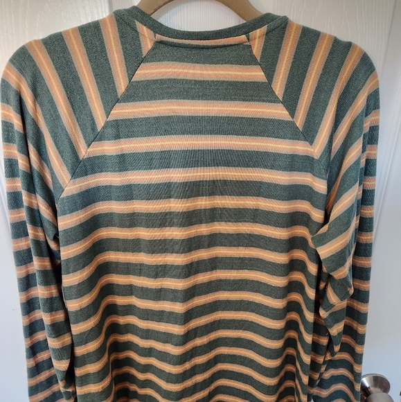 Long sleeve soft top - Picture 3 of 3